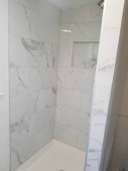 Building Photo - 1130 S Charles St