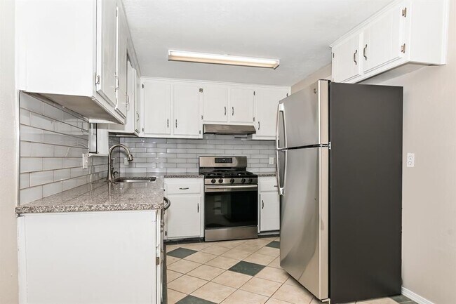 Building Photo - 1105 S Avery Dr