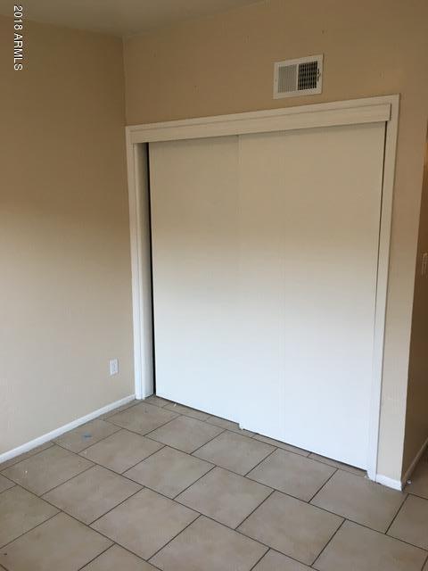 Building Photo - 7106 N 68th Dr