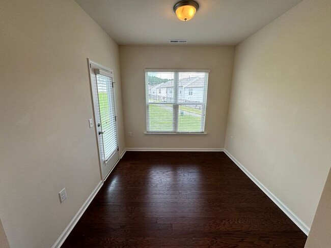 Building Photo - Charming Townhome in Prime Durham Location