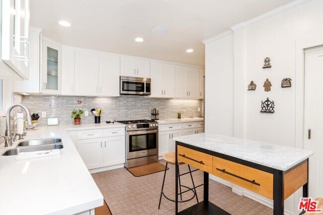 Building Photo - 6335 Warner Dr