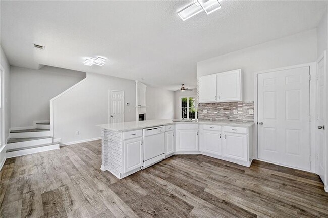 Building Photo - 1636 Heyford Cir NW