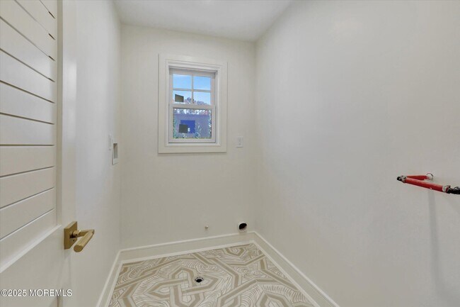 Building Photo - 243 Woodcrest Rd