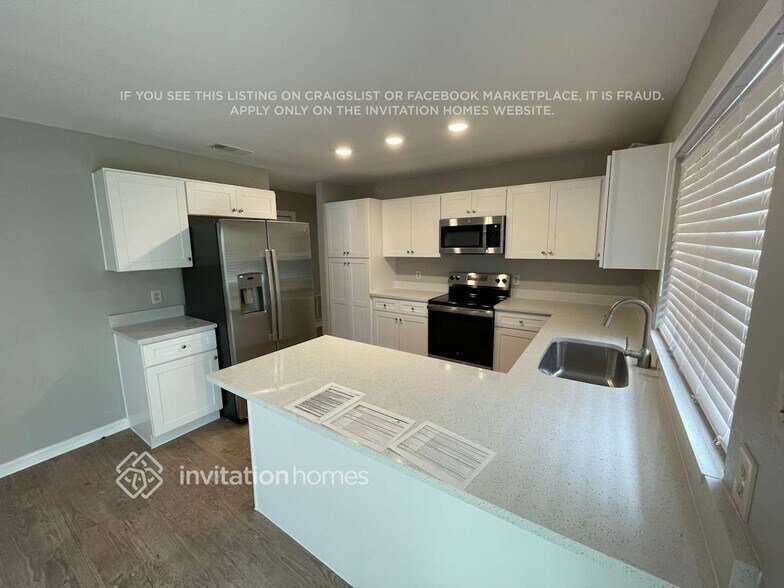 Building Photo - 2410 Channing Dr