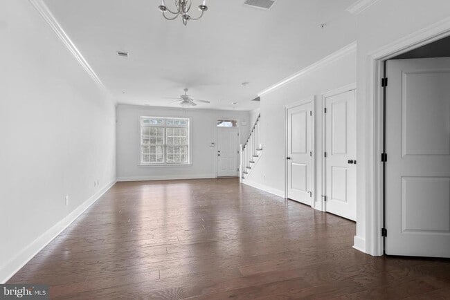 Building Photo - 619 W Mulberry St