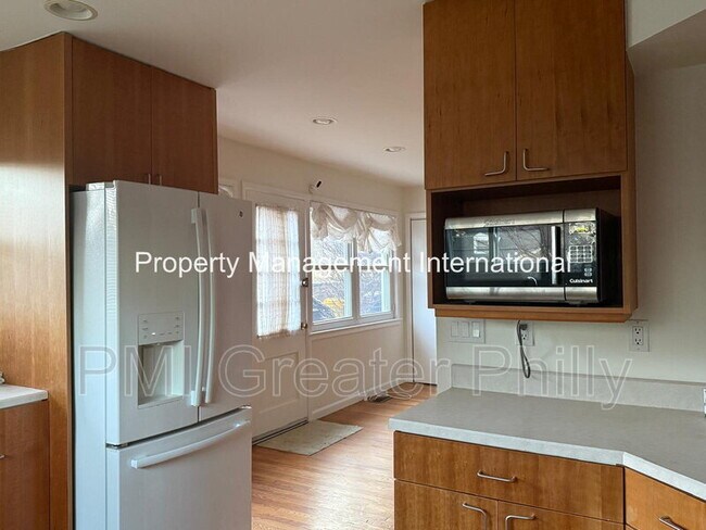 Building Photo - 864 Beechwood Rd