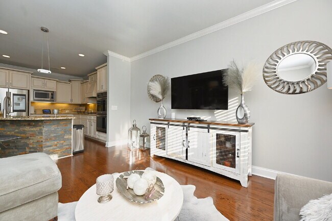 Building Photo - Resort Living at its finest in Foxland Harbor, Gallatin's premier golf and lake community!