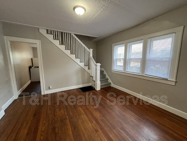 Building Photo - 608 N Chester Ave