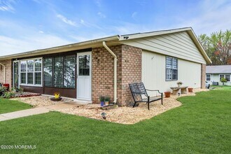 Building Photo - 15 Yorkshire Ct