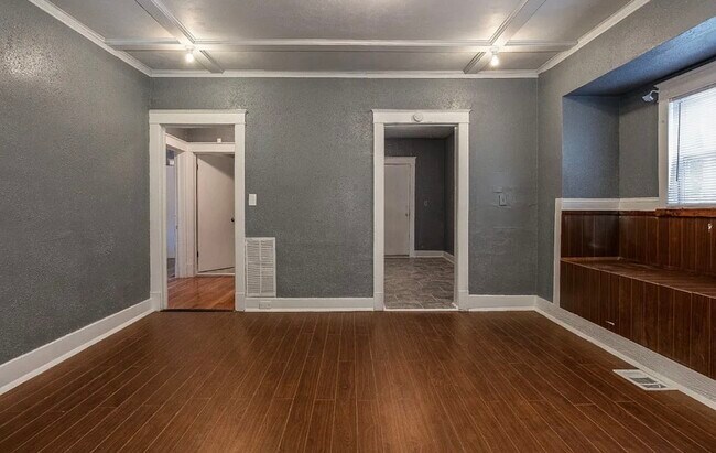 Building Photo - 3434 Chestnut Ave