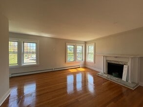 Building Photo - 271 Elm St