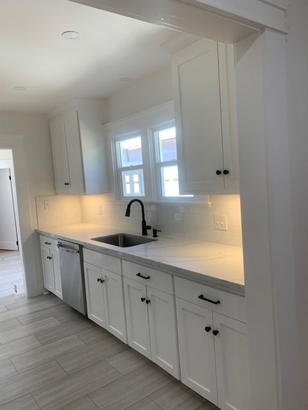 Building Photo - 435 E Yale Ave