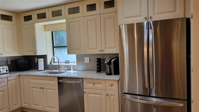 Building Photo - 3932 Sunshine Ave