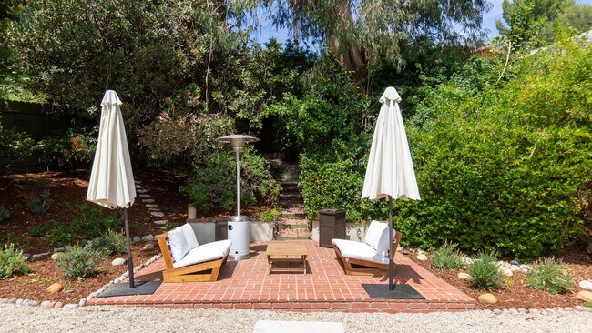 Building Photo - Beautiful Tarzana Rental!