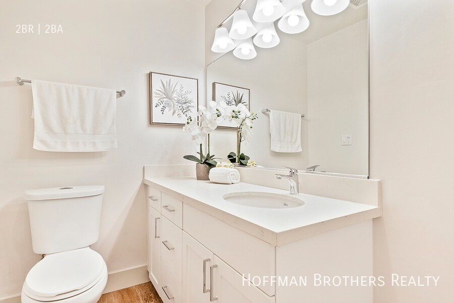 Building Photo - 821 3rd St