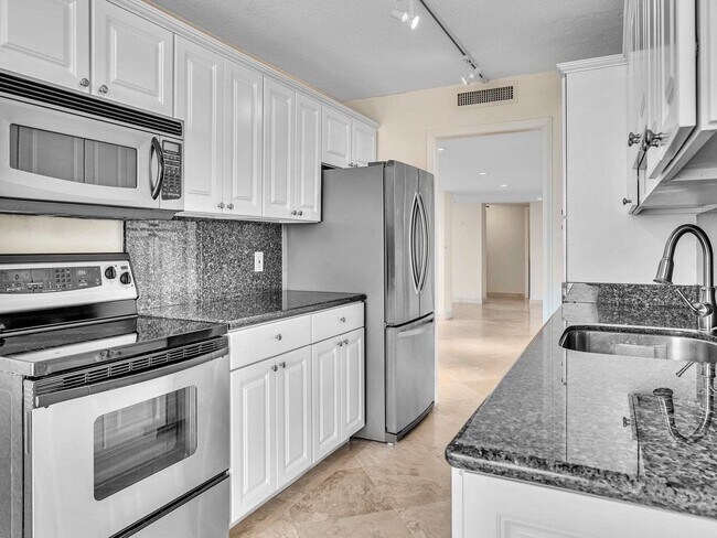 Building Photo - 4200 N Ocean Dr