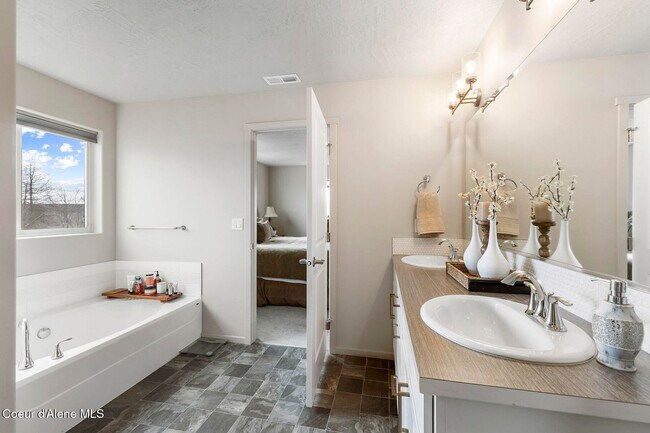 Building Photo - Spacious 4BR + Loft Home in Desirable North Place Community — Post Falls