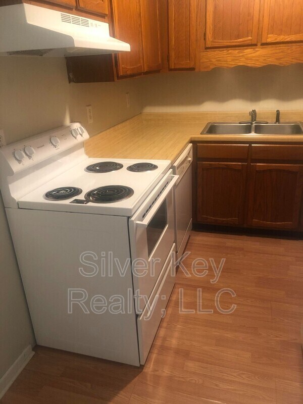 Building Photo - 311 Sunset Dr