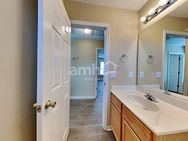 Building Photo - 318 Sunburst Way