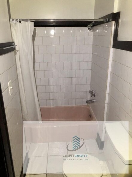 Building Photo - 4645 N Elston Ave