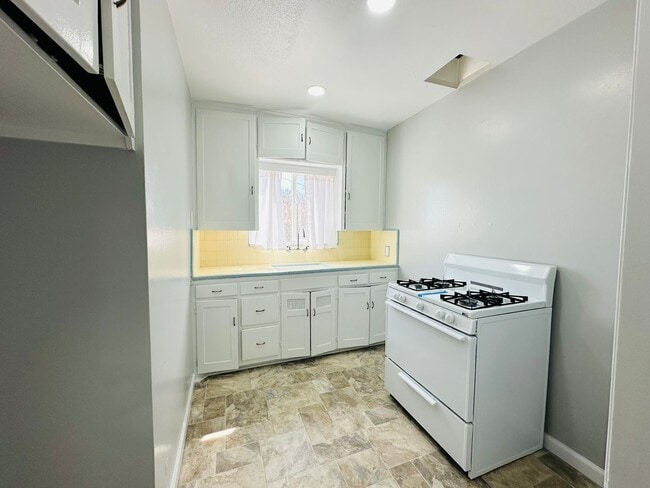 Building Photo - 7 E Clark St