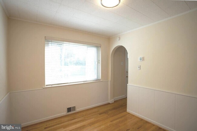 Building Photo - 5915 Ryland Dr