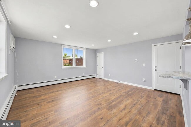 Building Photo - 7947 Ferndale St