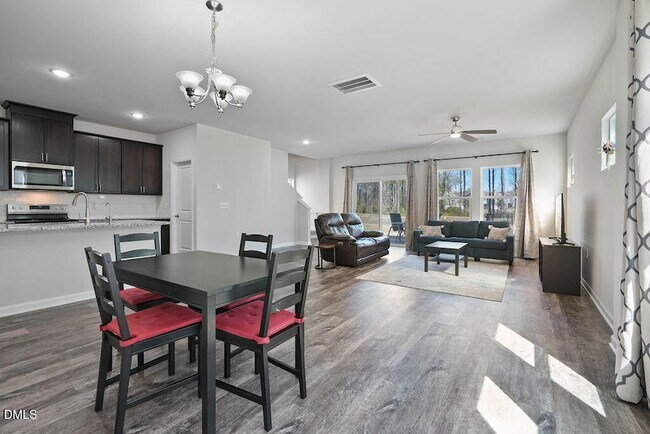 Building Photo - 319 Joneshaven Dr