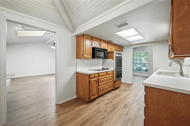 Building Photo - 1203 River Oaks Dr