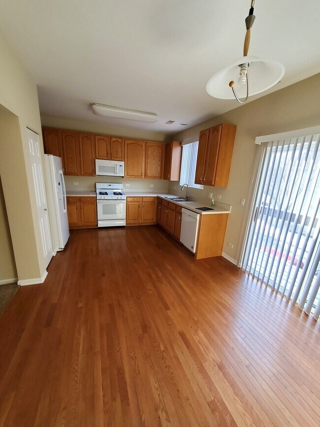 Building Photo - 832 Cherry Creek Dr