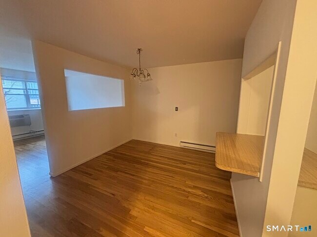 Building Photo - 637 Cove Rd