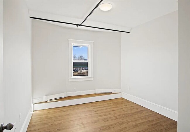 Building Photo - 2 Redfield St