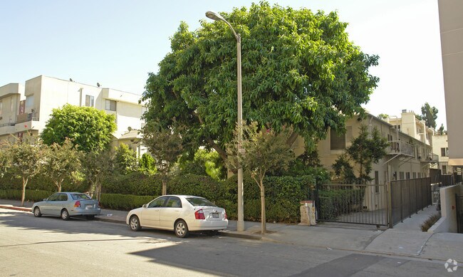 Primary Photo - 7050-7060 Hawthorn Ave