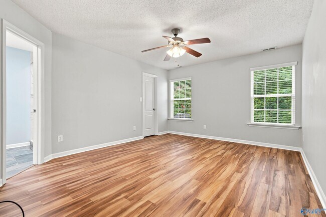 Building Photo - 161 Alderwood Dr