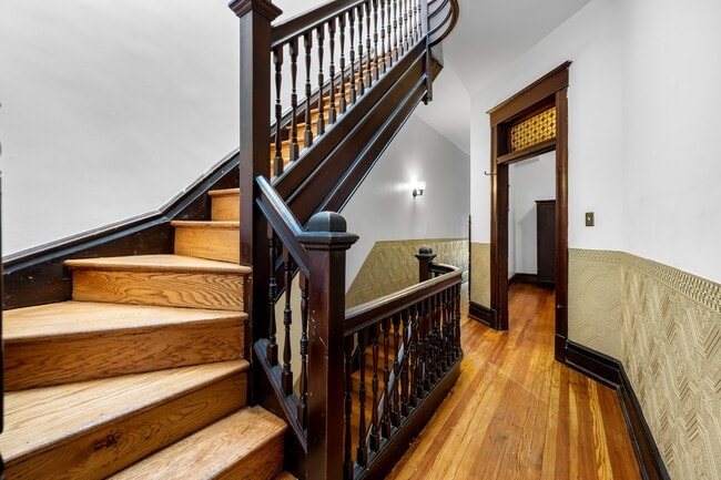 Building Photo - 3314 Auchentoroly Terrace