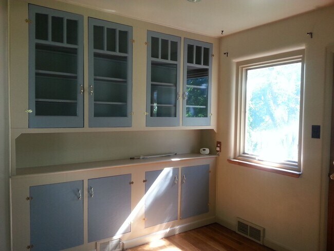 Building Photo - 630 S Washington Ave