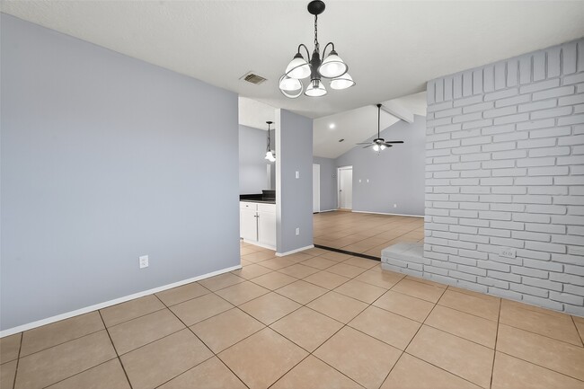 Building Photo - 1842 Freshmeadow Dr