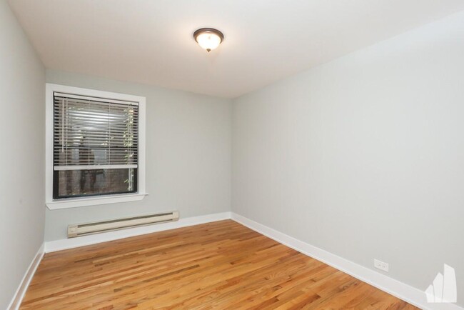 Building Photo - 1 bedroom in CHICAGO IL 60657