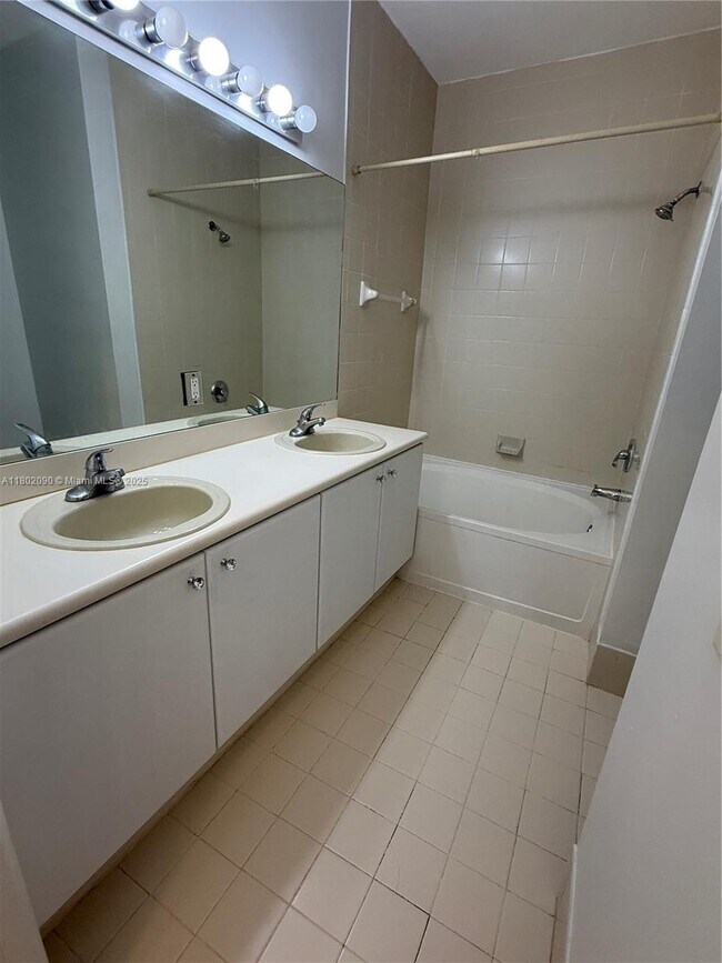 Building Photo - 4435 SW 160th Ave
