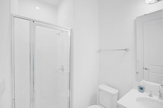 Building Photo - Brand New Luxury Town Home