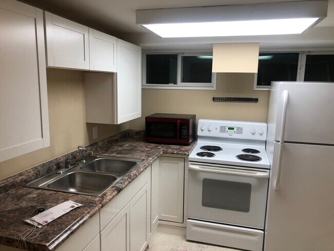 Building Photo - 5530 S 129th St