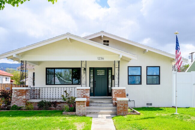 Building Photo - 1236 N Reese Pl