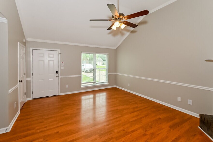 Building Photo - 6700 Black Oak Dr