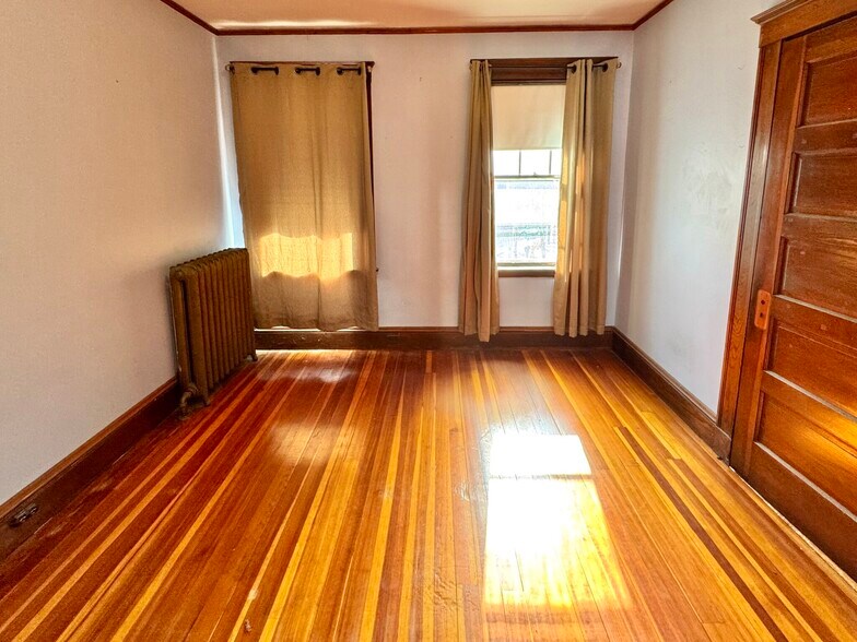 Building Photo - 28 Putnam Ave