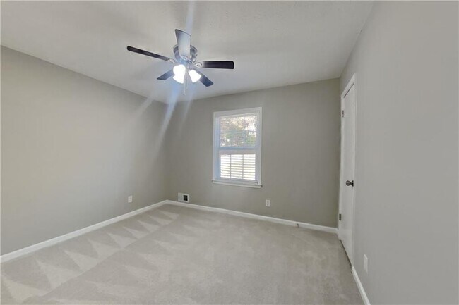 Building Photo - 1176 Golden Cir SW