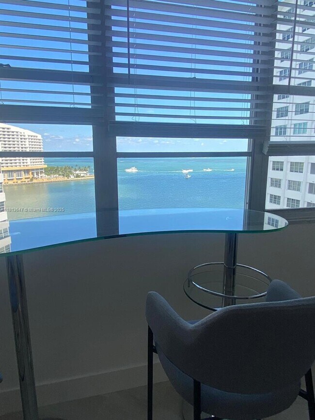 Building Photo - 825 Brickell Bay Dr