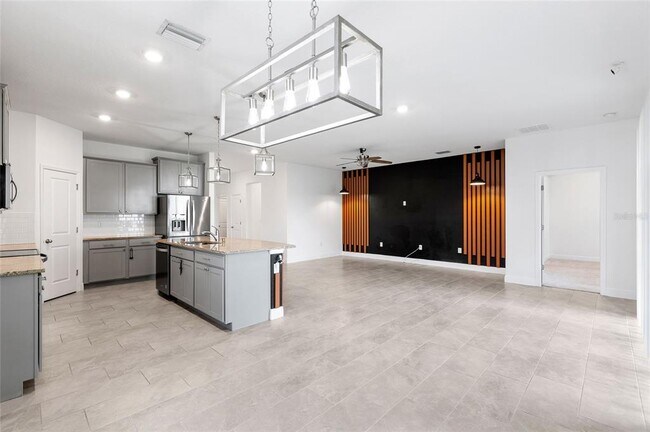 Building Photo - 33034 Sand Creek Dr