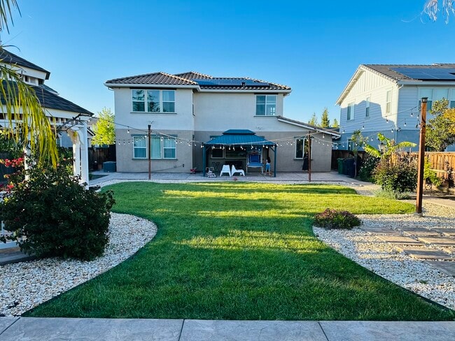 Building Photo - 486 Glenbrook Dr