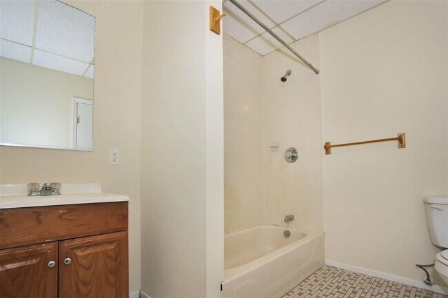 Building Photo - 203 Academy St