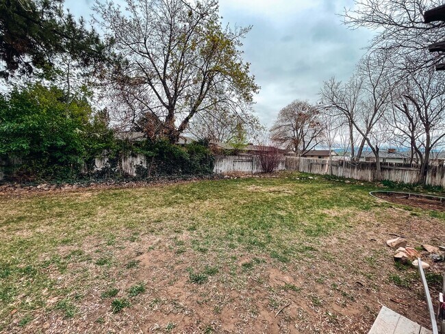 Building Photo - Spacious 4 Bedroom 3 Bath in Orem